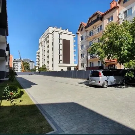 з паркомісцем Апартаменты