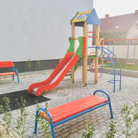 з паркомісцем *