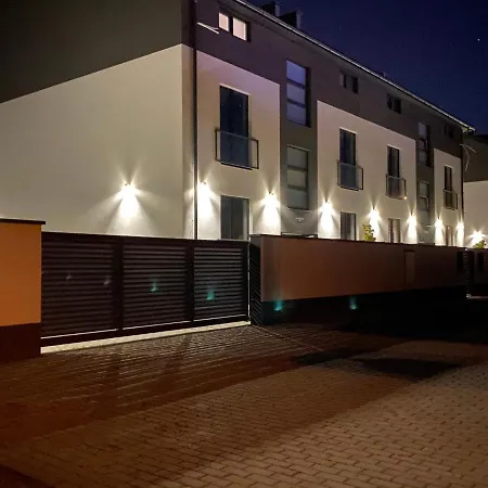 з паркомісцем Apartman Ungvár